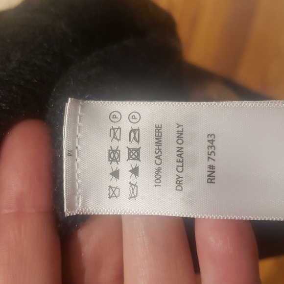 Nwt Tahari cashmere dark gray sweater with pearls buttons - Picture 7 of 12